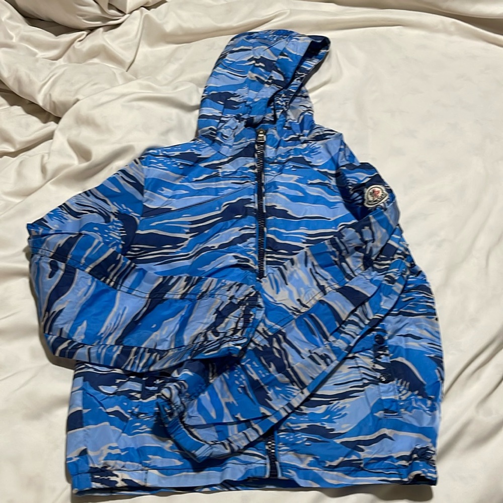 Moncler windbreaker size 10, 140cm